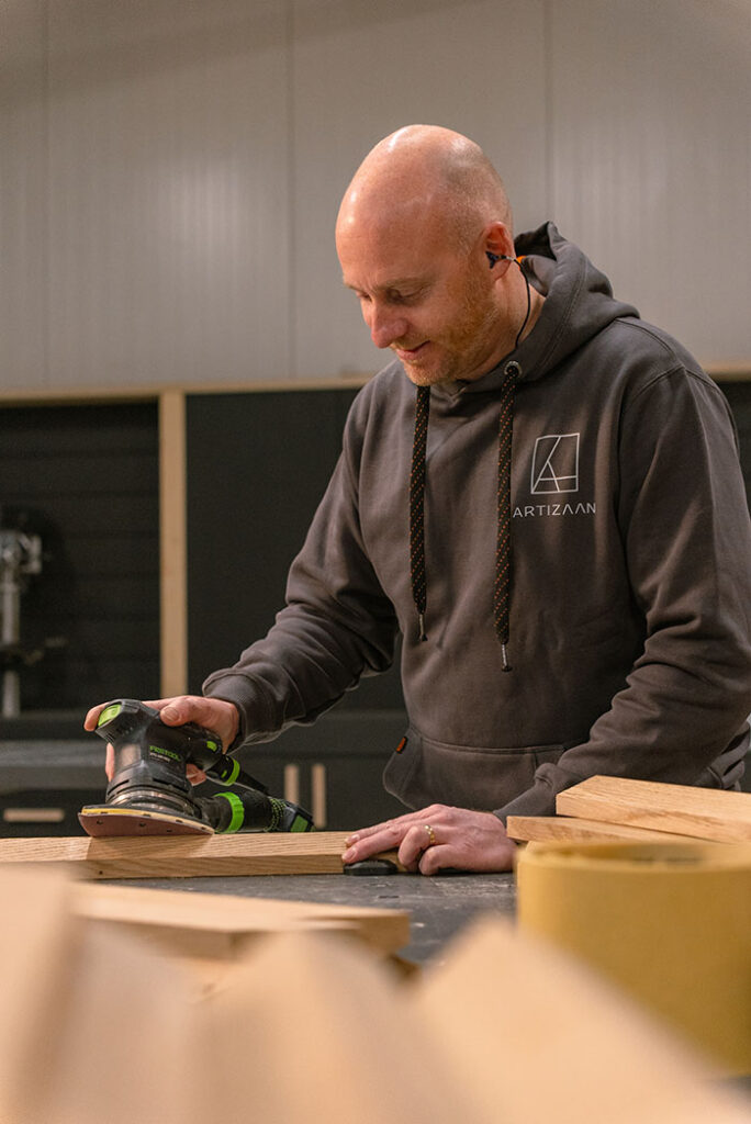 Bij Artizaan geloven we dat elk interieur een verhaal mag vertellen. Benieuwd wat wij voor jouw woning of bedrijfsruimte kunnen betekenen? Bekijk onze werkwijze.